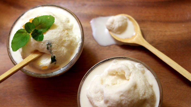 Vyrobte si vlastnú zmrzlinu bez strojčeka na melón a mätu