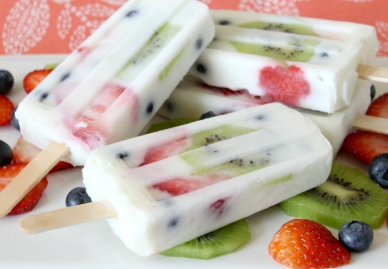 Vyrobte si zmrzlinu sami-jogurt-kiwi-jahody