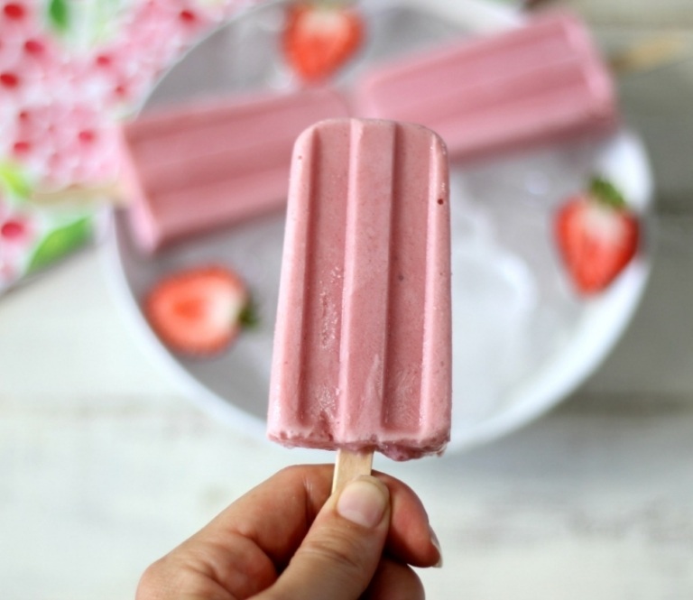 Zmrzlina-urob si sám-banány-jahody-výborná