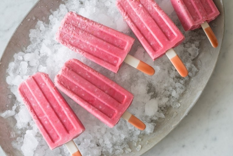 Zmrzlina-urob si sám-kokos-bobule-jogurt