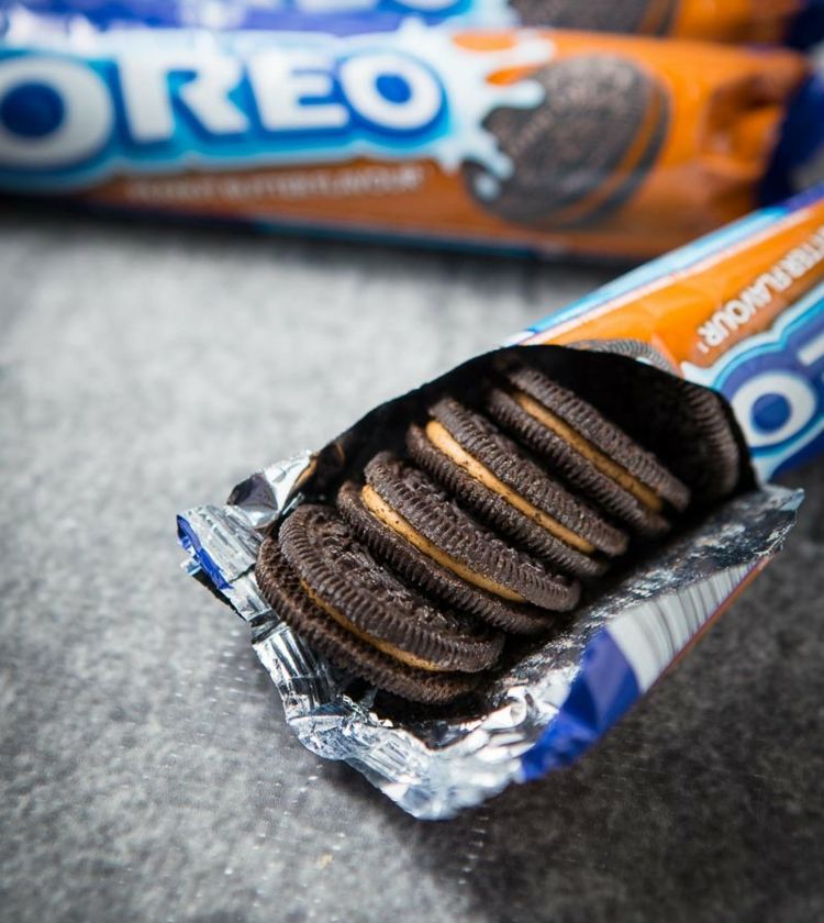 Oreo sušienky na ozdobu čokoládových pohárov s banánom