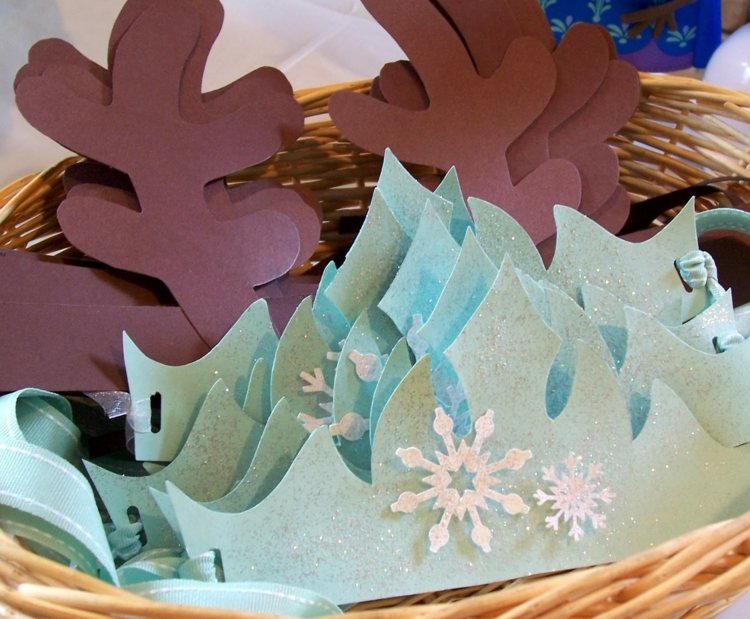 kostýmy na párty-ľadová kráľovná-koruna-parohy-urob si sám-deti-hra