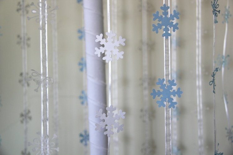 párty-ľadová kráľovná-romantický-veniec-opona-drotár-stena-ozdobiť-snehové vločky