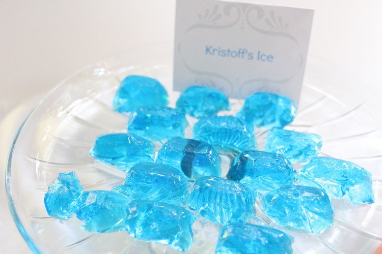 ľadová kráľovná-párty-občerstvenie-modré-cukríky-ovocné želé-zmrzlina