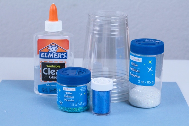 cencúle drotár vianočné ozdoby plastové poháre trblietavé lepidlo