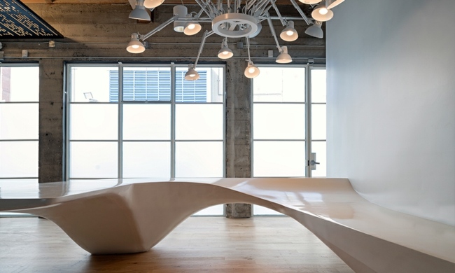 Lesklý nábytok interiér recepcie recepcie