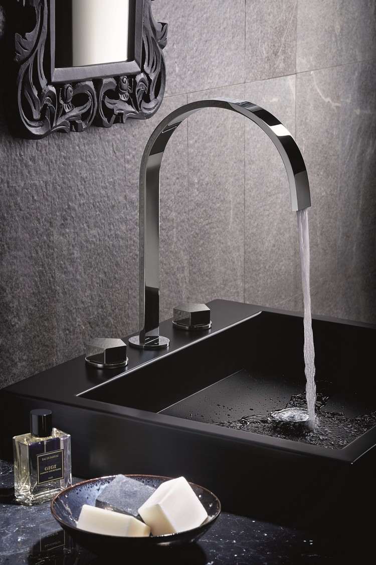 elegantné-kúpelňové armatúry-márnosť-trojotvorový mixér-vysoký stojan