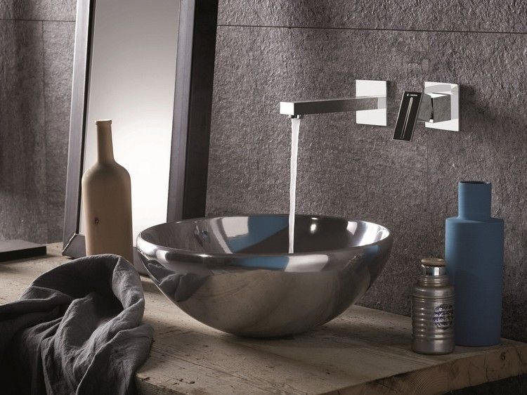 elegantná-kúpelňová armatúra-tmavé-tóny-nástenná-páková-mixér-ergo-q