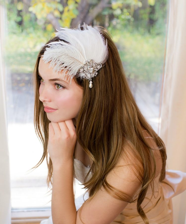 elegantné svadobné účesy 2014 boho štýl pierko vlasové doplnky otvorené vlasy