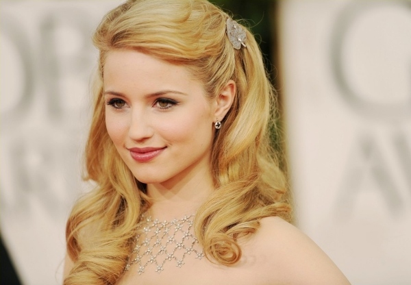 Updo účesy nápady-svadobné vyzerá-trblietavé kamienky-na svorku