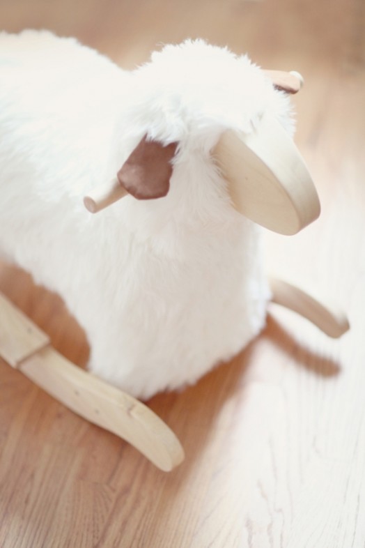 Dekorácia detskej izby ovečkami pastelových farieb