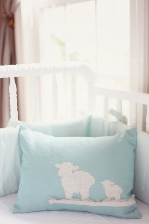dekorácia do detskej izby s vankúšmi pastelových farieb