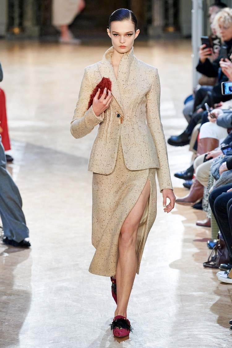 elegantný jesenný outfit do kancelárie oblek pre ženy