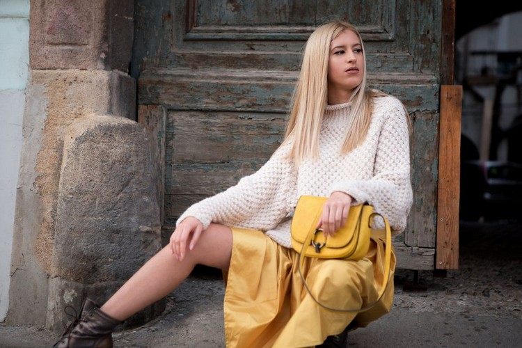 Skombinujte elegantný jesenný outfit horčicovožltý