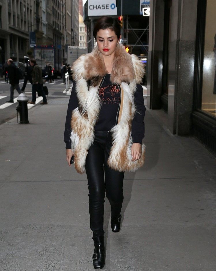 Kožušinové vesty spájajú inšpiráciu elegantnými jesennými outfitmi