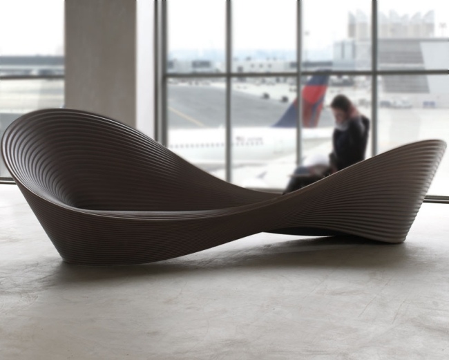 moderný dizajn lavíc na sedenie pre výstavu tyčových arád