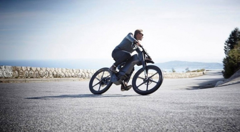 Elektrický motocykel stelesňuje to najlepšie z technológie Elektrobicykel motocykel-extrémna-asfaltová jazda-extrémne-atraktívny-dizajn