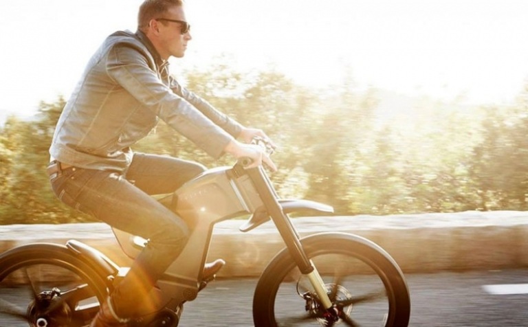 nová generácia elektrických bicyklov dosahuje vysoké rýchlosti Elektrobicykel motocykel-cesta-muž-dynamický-slnečný dizajn