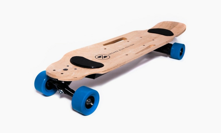 Skateboard s motorom a ergonomickou konštrukciou pre optimálny komfort jazdy Motor zo skateboardu Zboard vyrobený z dreva