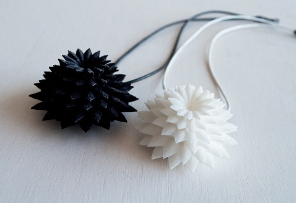 tlačené náhrdelníky-3D tlačiarne-technológie bloom-emerging-objects ™ Vytlačené šperky na krku-technológia 3D tlače Bloom-Emerging-Object ™