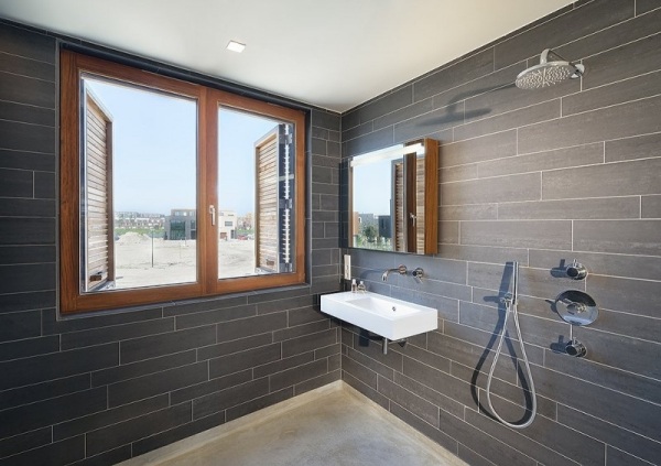 Rodinný dom Holland-Bad Design-čierna dlažba do kúpelne