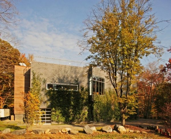 Eko dom typu stodola rezidencia v lese