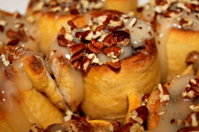 Na raňajky rožky so sladkými zemiakmi a škoricou Rolky zo sladkých zemiakov a škorice