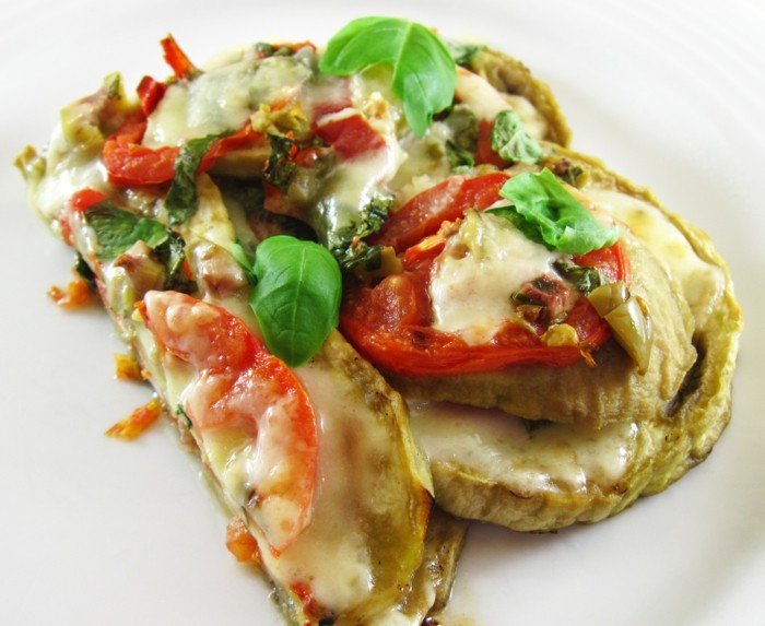 Sendvič s parmezánom a baklažánom Baklažánový grilovaný sendvič s parmezánom