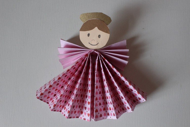 papierový anjel drotár deti skladanie farebného papiera