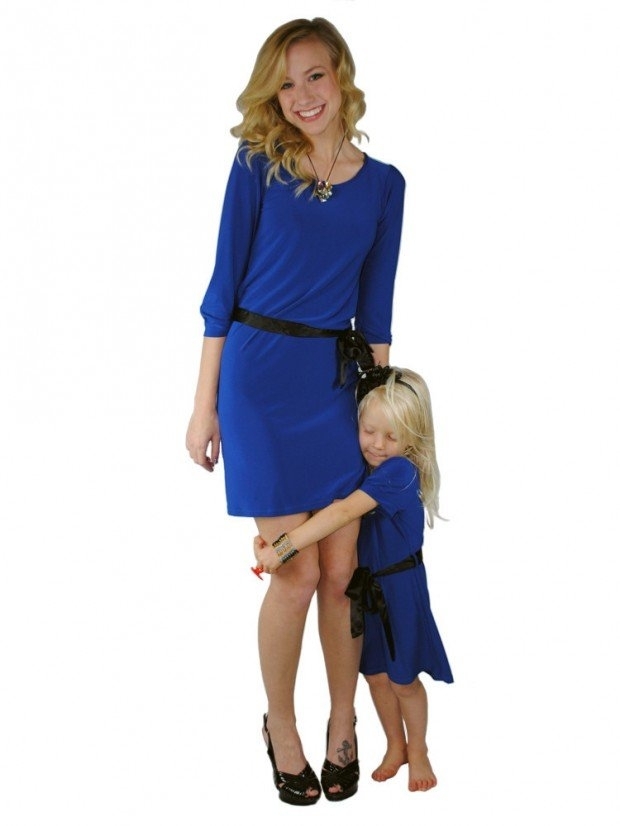 Jednoduchý model dvoch veľkostí modré oblečenie-matka-dcéra-nápad-to isté