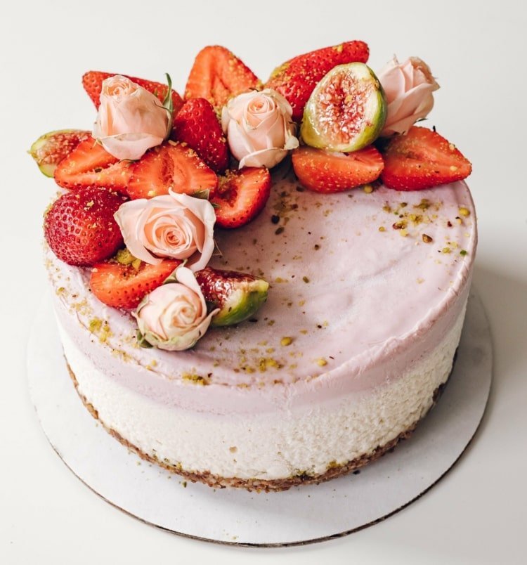 Jahodová ozdoba so skutočnými ružami a figami