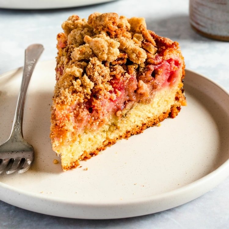 V lete upečte streuselový koláč s kávou pre začiatočníkov s jahodami