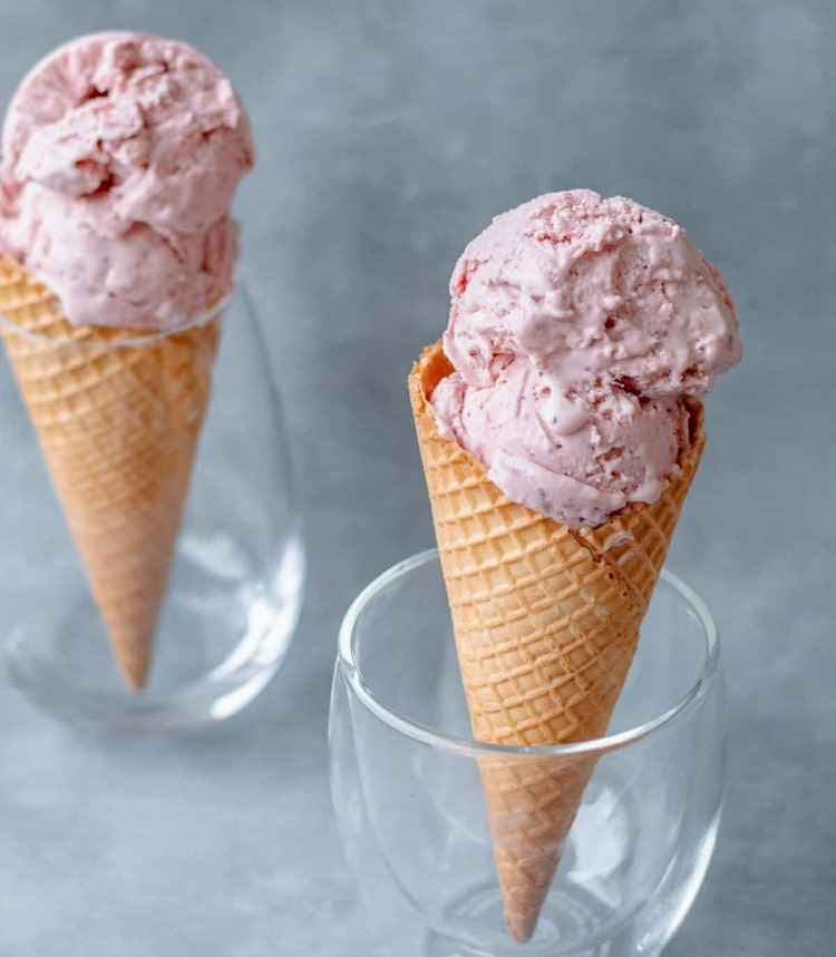 Jahodová jemná zmrzlina v Thermomixe - rýchly recept na leto