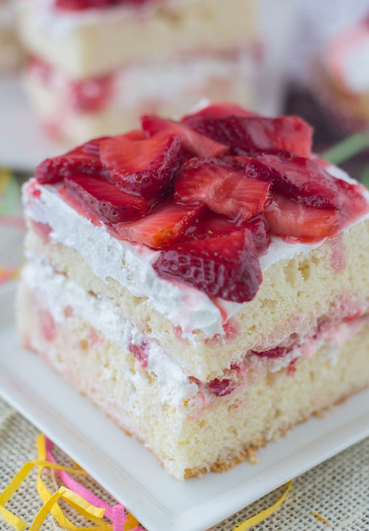 jahodovo-koláčový-recept-tradičný-koláč-domáci-krémovo-biskvitový základ