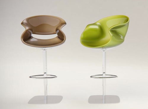 Stolička Eidos od Nuvist v zelenej a hnedej farbe