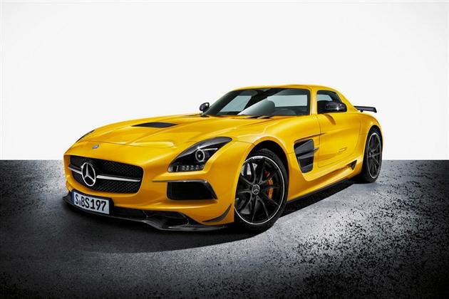 Mercedes SLS AMG Black Series bočný pohľad spredu