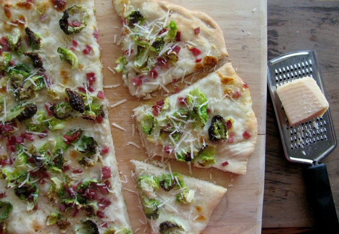 Zdravé stravovanie s pizzou - top so sadenicami pizza zdravé sadenice klíčky zelenina jesť živiny