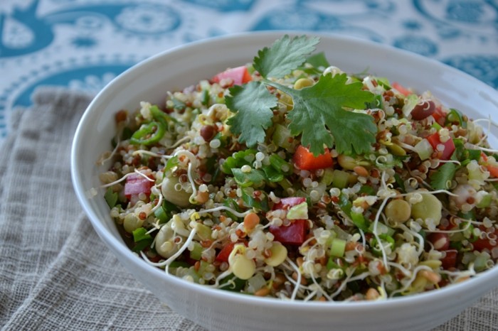 Môžete si vybrať akékoľvek prísady do stravy so sadenicami a šalátmi výživa so sadenicami šalát vegetariánska petržlenová zelenina