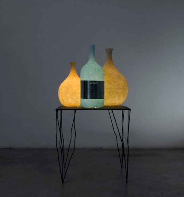 Luce Liquida Designer rozsvieti v nej žiariace fľaše na víno