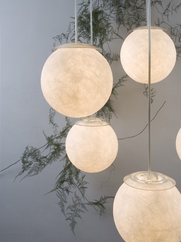 Prívesné svetlá z nebulitového materiálu