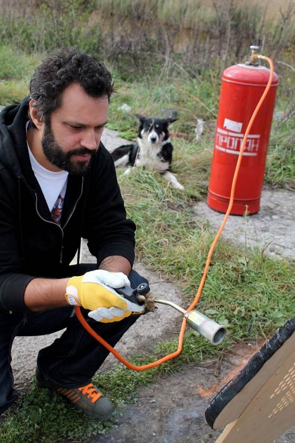 dizajnérsky nábytok zuhoľnatený inovatívny Yaroslav Galant