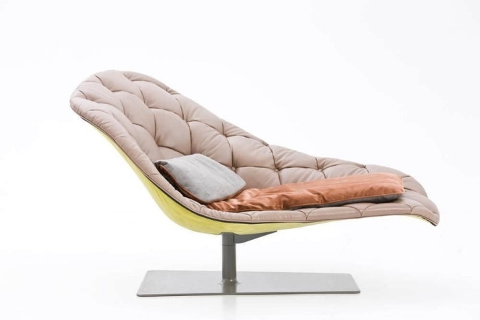 Bohatá zbierka obývačky v jemnej farebnej schéme - kreslo Kolekcia obývačky-bohémsky-salónik-kreslo-patricia-urquiola-interiér-jemné farby