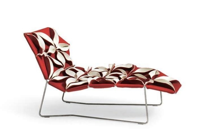 ležadlo Antibodi od Patricie Urquioly-pohodlné operadlo a kvetinový vzor dizajnové kreslo-kreslo-patricia-urquiola-ANTIBODI-pohodlné-operadlo-kvetinové-vzor
