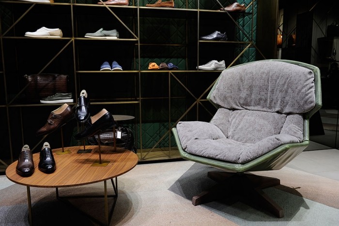 Lehátko Clarissa v jemnej farebnej schéme s pohodlným operadlom Lehátko-Clarissa-jemné-sfarbenie-pohodlné-operadlo-opierka hlavy