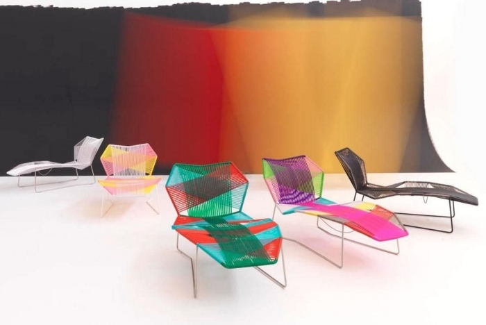 Lehátka a ležadlá Tropicalia s oceľovým rámom - dvojfarebný dizajn tropický-salónik-kreslo-oceľový rám-patricia-urquiola-dvojfarebný dizajn