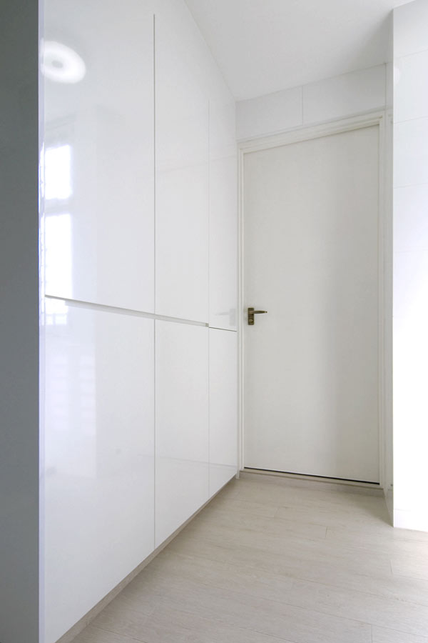 biele úložné systémy v malom byte biele skladovacie systémy-malý byt