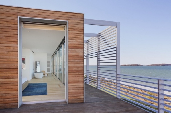 Strecha domu s plochou strechou, balkón, strešná terasa