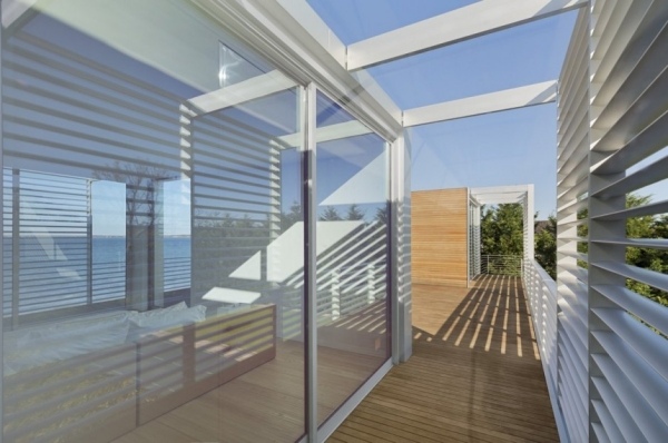 Drevený strešný balkónový dizajnový dom