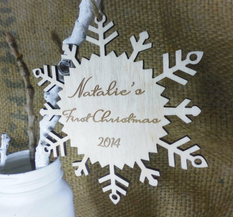 Prvé Vianoce s dieťaťom - Drevená snehová vločka prvé Vianoce s myšlienkou nápisu detská snehová vločka
