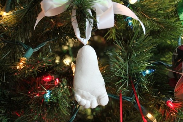 vianočné dekorácie vianočný stromček drotár stopa omietka vianoce s detským vianočným stromčekom ozdoby stopa omietka